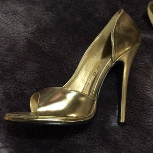 Gold shoes